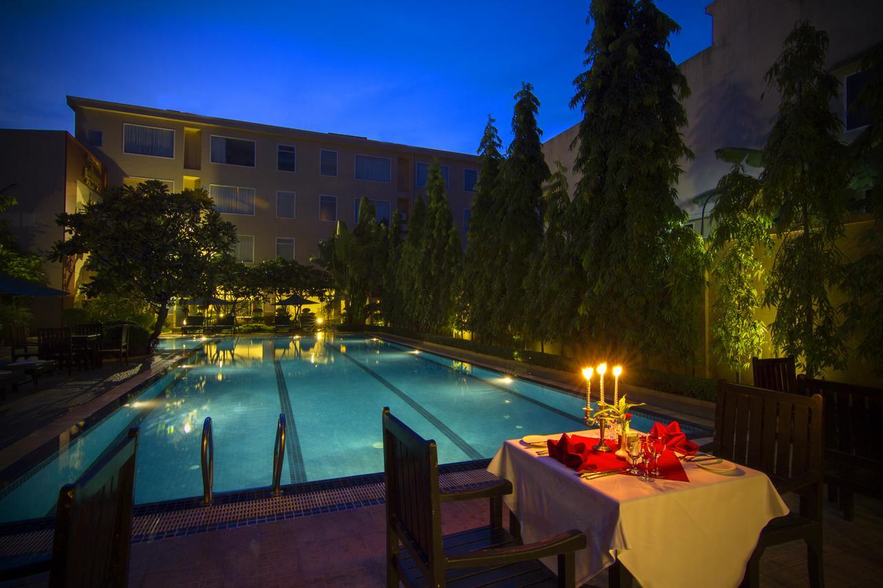 Starry Angkor Hotel Сіємреап Екстер'єр фото